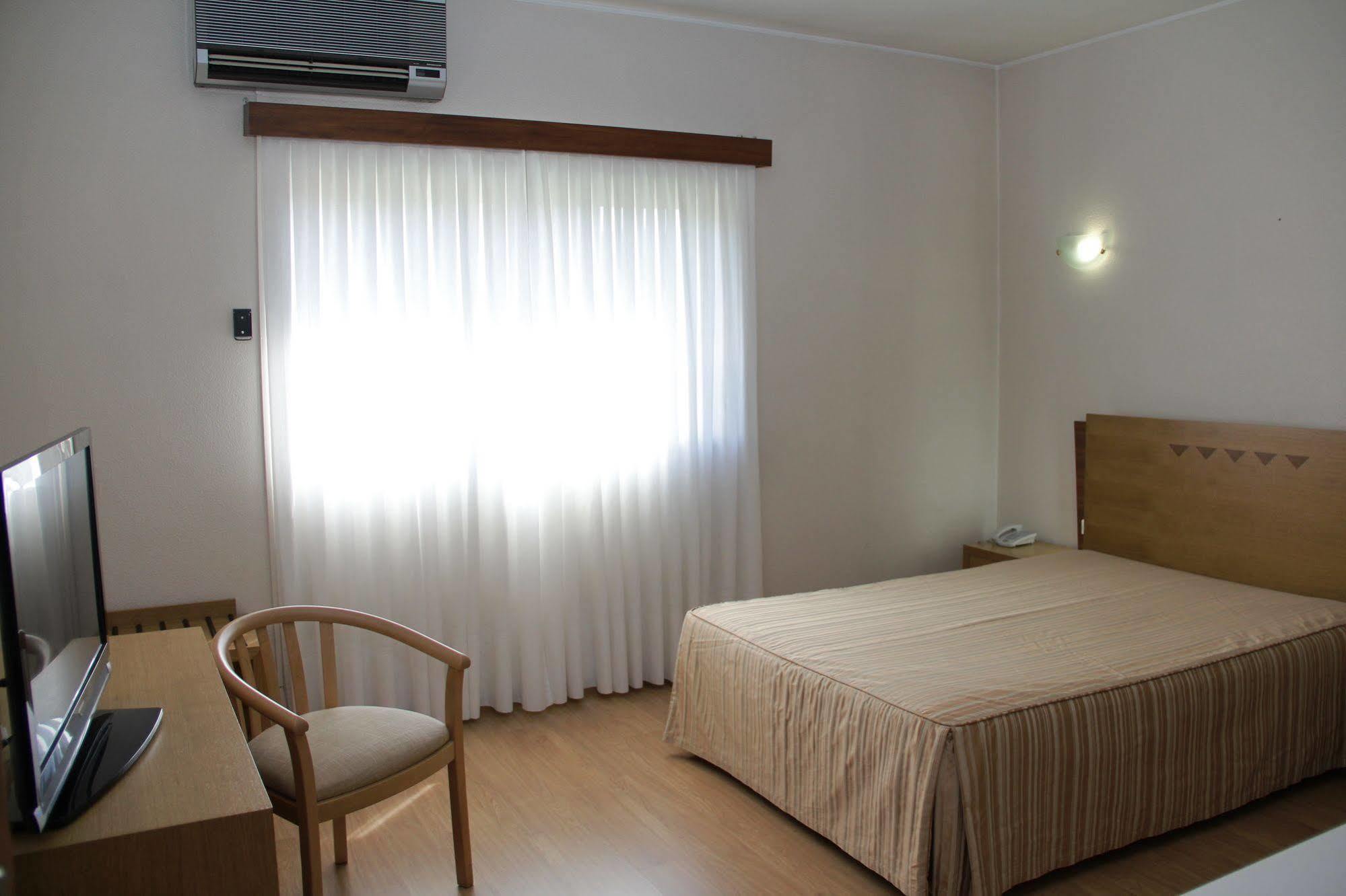 Hotel Chale ปาเรเดส ภายนอก รูปภาพ