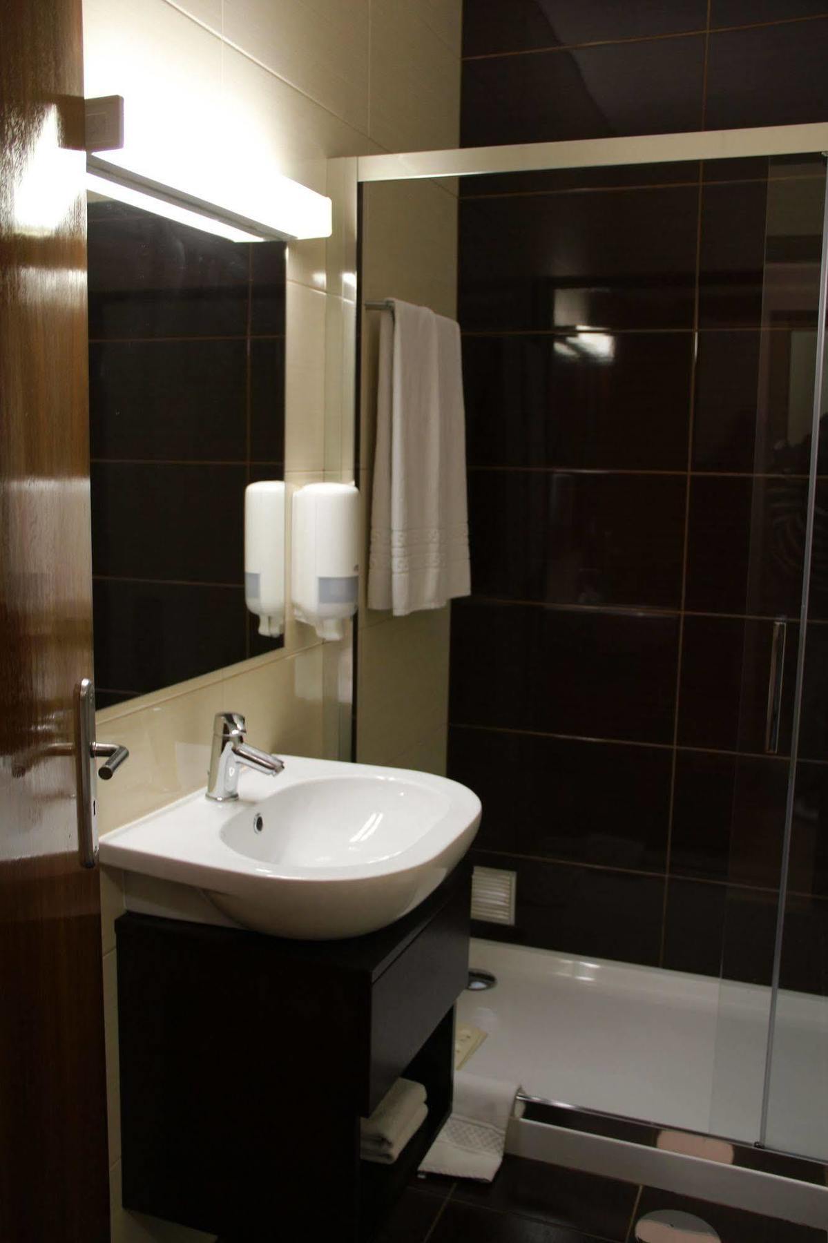 Hotel Chale ปาเรเดส ภายนอก รูปภาพ